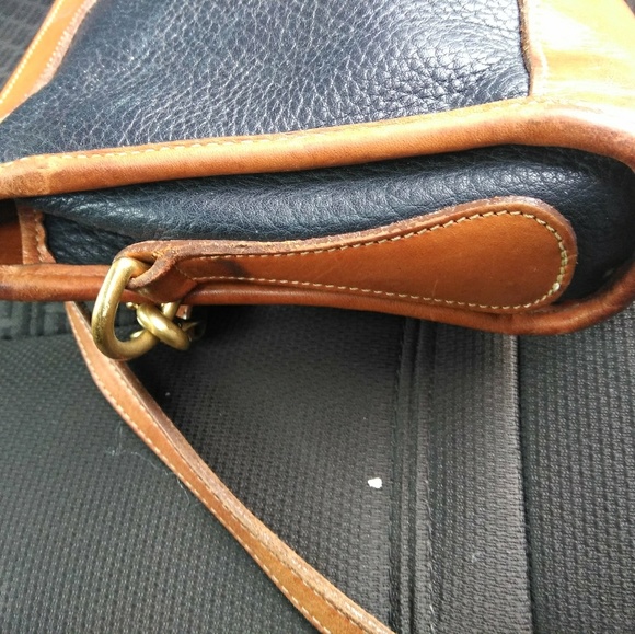 Vintage Dooney and Bourke crossbody - Picture 2 of 7